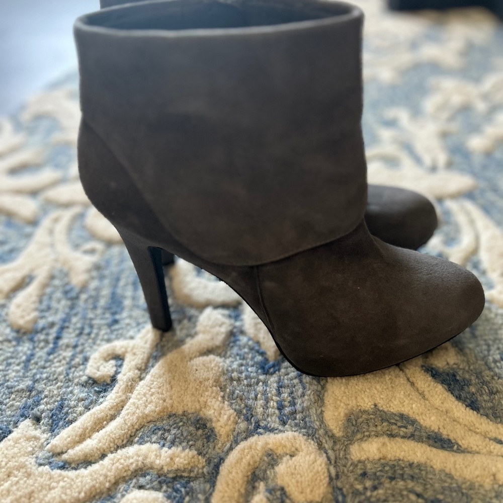 Jessica Simpson Addey Grey Suede Ankle Platform Bootie Size 10